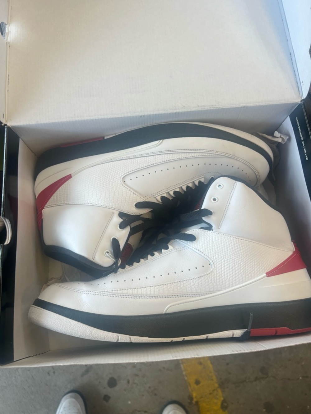 Jordan White Black Red Retro Basketball Shoes Air Jordan 2 Chicago Men Sz 14 - Picture 10 of 10